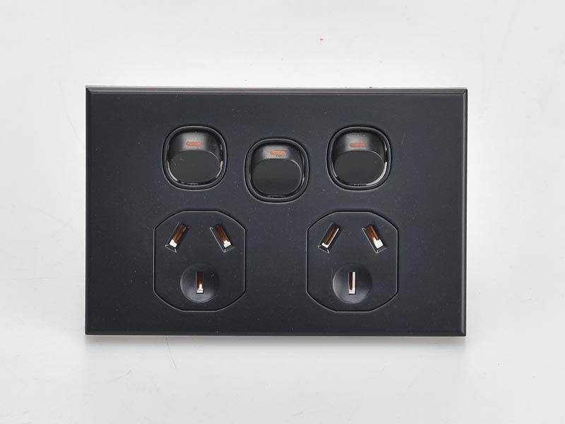 3A AU RANGEDOUBLE POWERPOINT WITH SWITCH BLACK